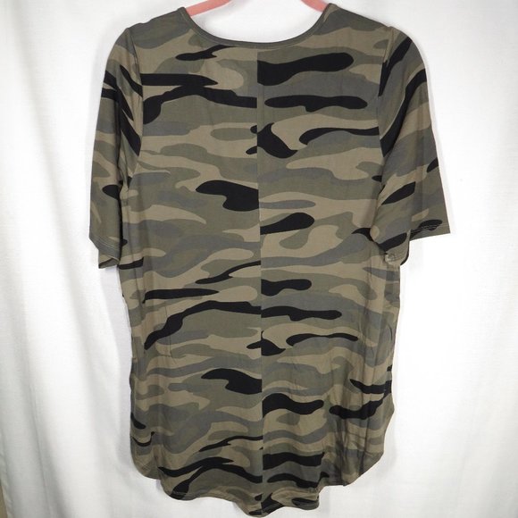 Torrid Plus Size 1X Super Soft Camouflage V-Neck Tee - Picture 7 of 7